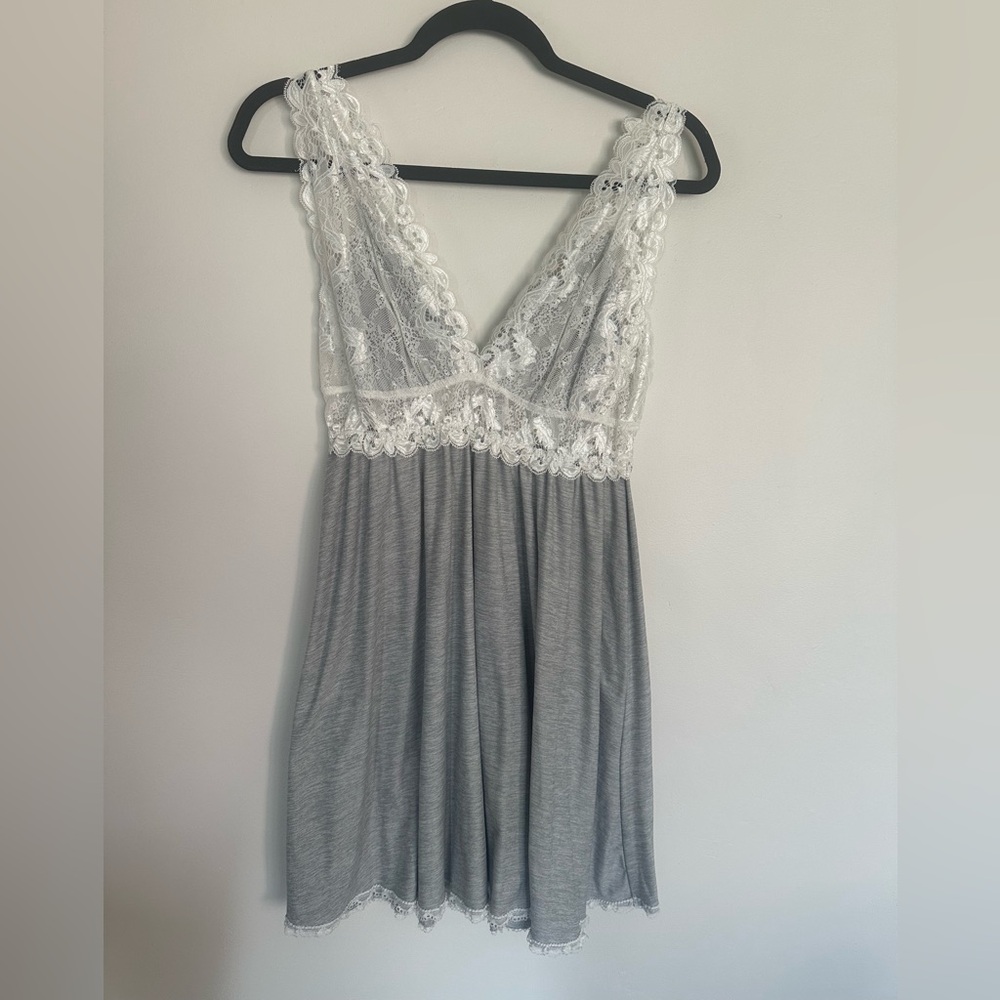 Lunaire Women’s Gray & White Lace Babydoll Night Gown,‎ Size L – EUC